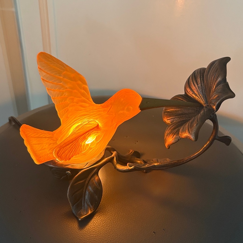 Vintage 2002 Andrea By Sadek Tinchi Amber Glass Hummingbird Brass/Metal Lamp